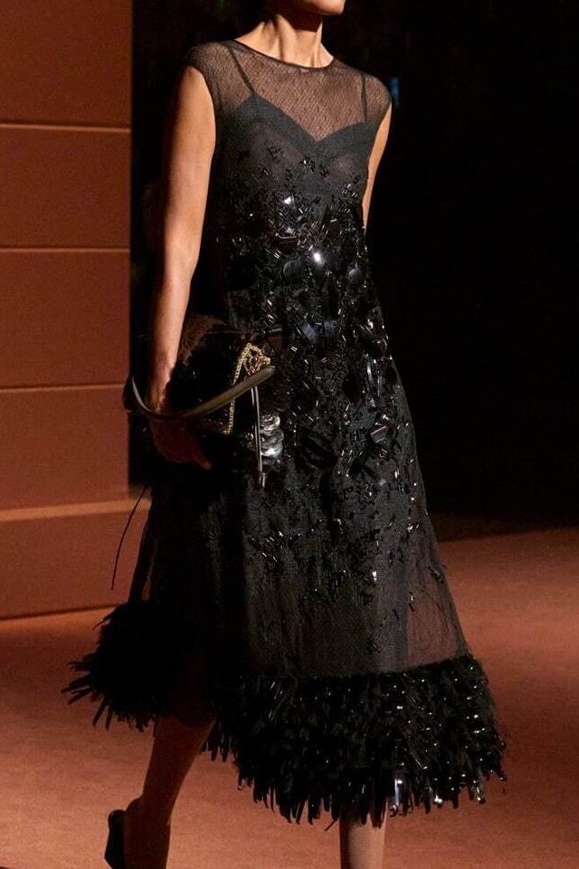 レコ大2025川口春奈の衣装。